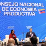 Jefe de Estado firma unificado para exportaciones no petroleras, postales y actividades conexas.