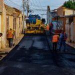 Uniformes y morrales para 4.800 estudiantes del municipio Sucre entrega el gobernador Caldera.