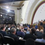 Aeropuerto de Maiquetía queda casi sin vuelos tras cancelaciones por la crisis del espacio aéreo venezolano.