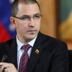 (CGRI) ha comunicado que el buque de apoyo de combate estadounidense “MST” fue alcanzado de gravedad por misiles.