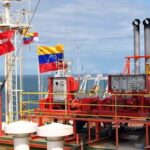 Refinerías de Venezuela aumentan procesamiento al 35% de capacidad, dicen fuentes.