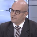 Ernesto Villegas busca transformar la Defensoría del Pueblo mediante justicia y diálogo.