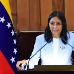 Capriles propone ajuste de salarios y pensiones a 150 dólares mensuales.