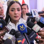 ¡Orden Honor a la Juventud Antonio José de Sucre! La nadadora Anastasia Roque recibió condecoración de la Alcaldía de Maracaibo.