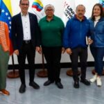 Delegación de la República de Guinea-Bissau rindió honores al Libertador en Caracas.