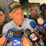 ¡Plan Techo Comunal! Alcalde Di Martino inspecciona trabajos de impermeabilización en la parroquia Manuel Dagnino.