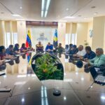 Gobernador Caldera entrega Becas Jesús Enrique Lossada a 1.000 estudiantes de universidades públicas del Zulia.