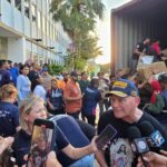 Más de 100 venezolanos deportados desde Estados Unidos horas antes de los terremotos están desaparecidos en La Guaira luego de que colapsara hotel.