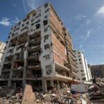 Más de 100 venezolanos deportados desde Estados Unidos horas antes de los terremotos están desaparecidos en La Guaira luego de que colapsara hotel.