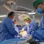 El «síndrome del cuello de texto», una amenaza a la salud de la columna vertebral.