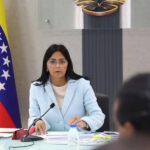 Gobierno elimina multas por carteleras fisicas en los comercios.
