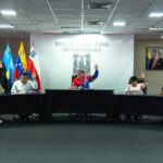 Alcalde Di Martino entregó certificados de bienhechurías a 172 comerciantes de La Curva de Molina.